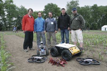 Polní robot EDURO maxi, který se úspěšně představil na soutěžích Field Robot Event a Eduro Team České zemědělské univerzity v Praze, katedry zemědělských strojů