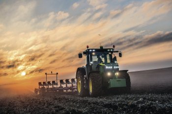 V testech dosáhly motory John Deere o 24% nižší spotřeby paliva, oproti průměru ostatních měřených traktorů