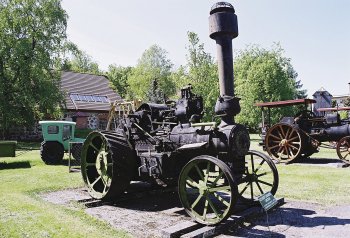 Obr. 4: Přenosný motor Clayton & Shuttleworth (zdroj Wikipedia)