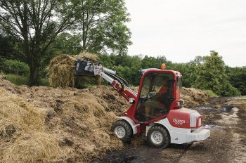 Inovovaná hydraulika pojezdu zlepšuje jízdní vlastnosti na kluzkém i měkkém povrchu